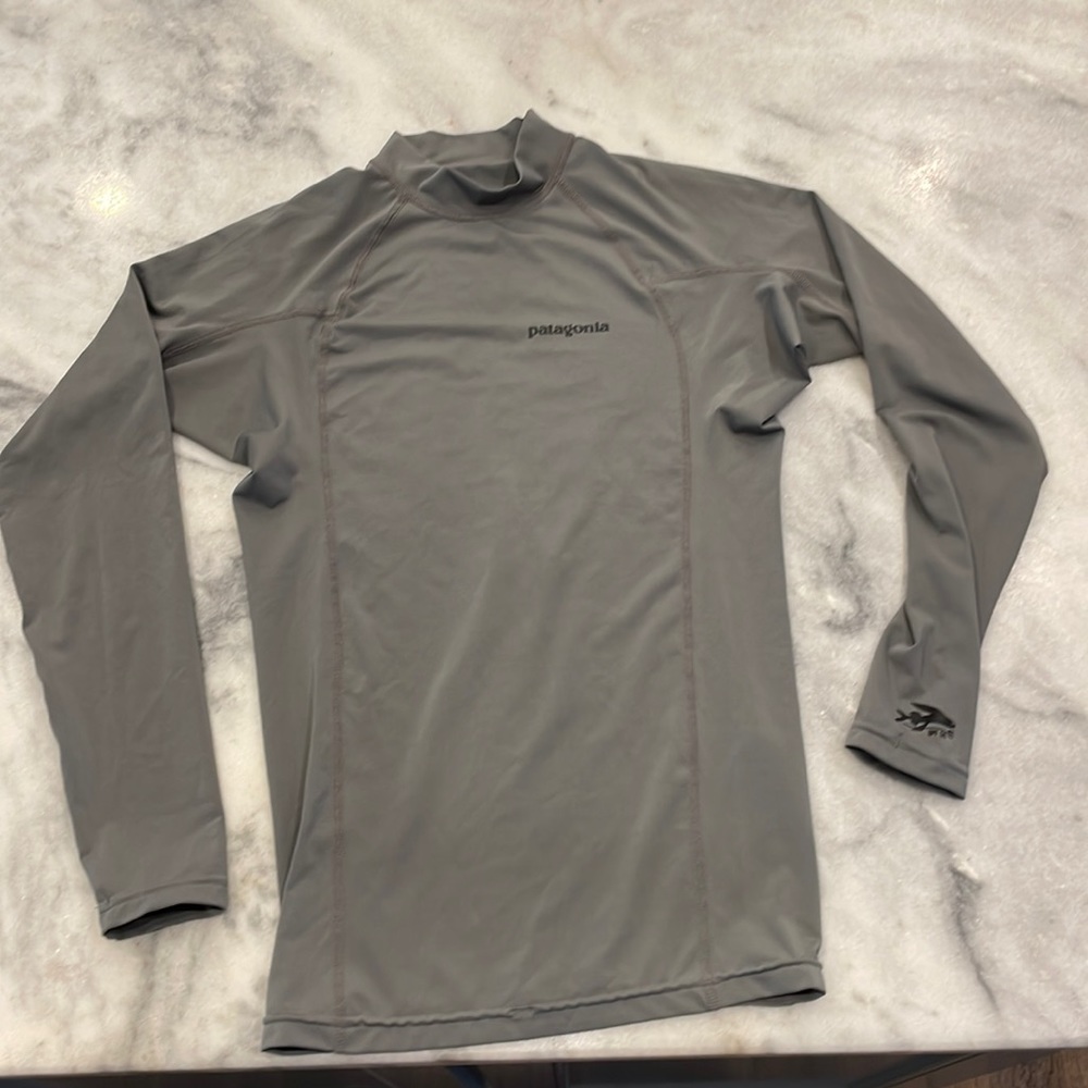 COPY - Men's Long-Sleeve RØ® Top. Mens XS Patagonia Rashguard Fishing Shirt